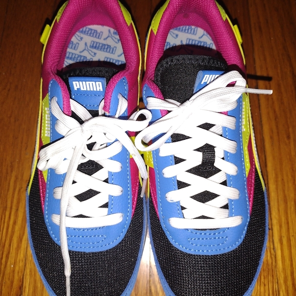 Women's 9 PUMA Future Rider Play On Athletic Shoe - Picture 3 of 6